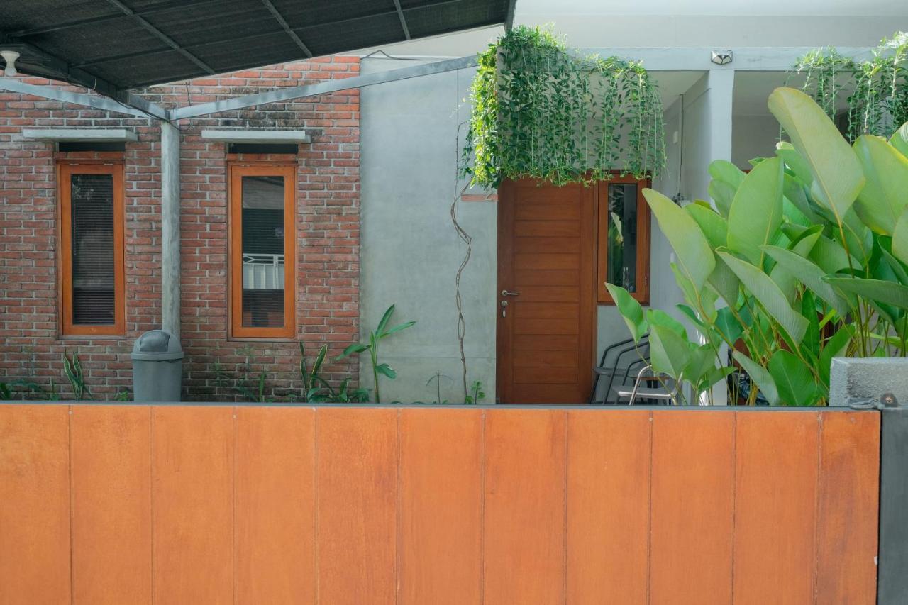 Andewi Guest House Denpasar Redpartner - Minimum Stay 30 Nights Sanur Exteriér fotografie